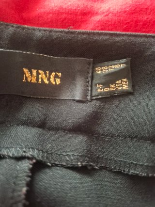 Pantalón negro con cinturón