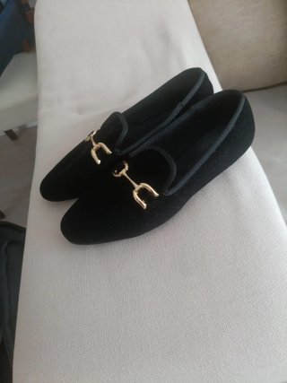 Zapatos Zara Negros con Hebilla Dorada