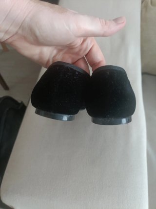 Zapatos Zara Negros con Hebilla Dorada