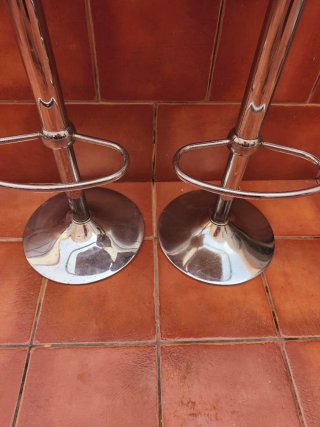 2 Taburetes Cromados Elevables Blancos