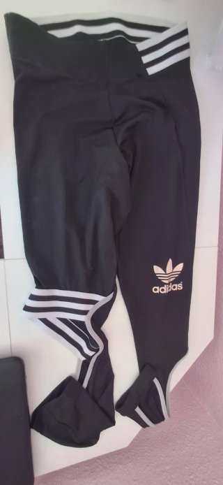 Leggings Adidas negros con rayas