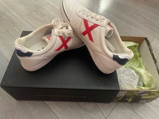 Zapatillas Munich Blancas y Rojas