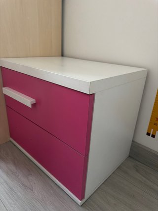 Cajonera rosa y blanca
