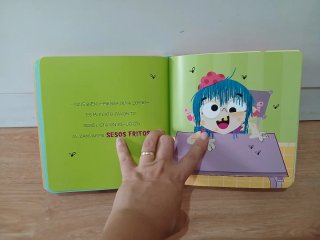 Libro infantil  Tres monstruos en el cole
