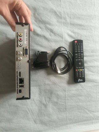 Decodificador IRIS 2200 UHD SAT. Dispongo de 2.