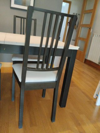 Mesa comedor extensible Ikea negra + 4 sillas