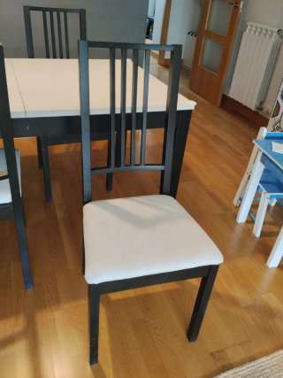 Mesa comedor extensible Ikea negra + 4 sillas