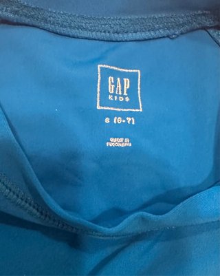 Camiseta GAP Manga Corta Surf Tiburón