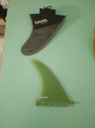 Quilla Futures Machado 7.5