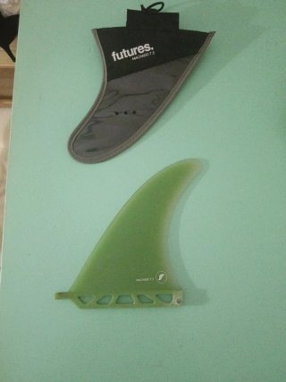 Quilla Futures Machado 7.5