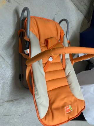 Hamaca bebé Garessi naranja y crema