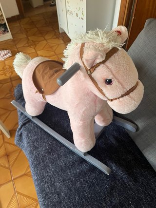 Caballito mecedora rosa para bebé