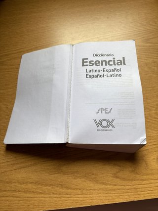 Diccionario esencial latino-español, español-la...