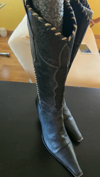Botas de piel negras