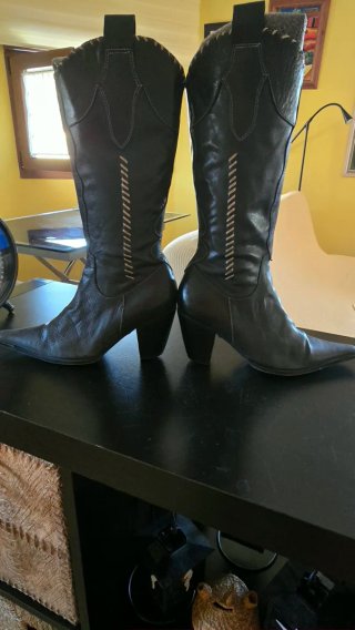 Botas de piel negras