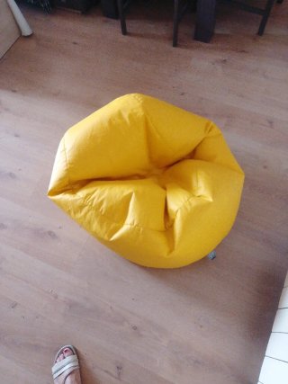 Puff amarillo de tela