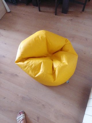 Puff amarillo de tela