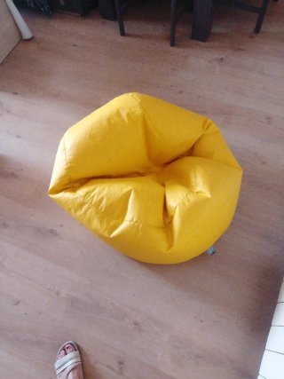 Puff amarillo de tela