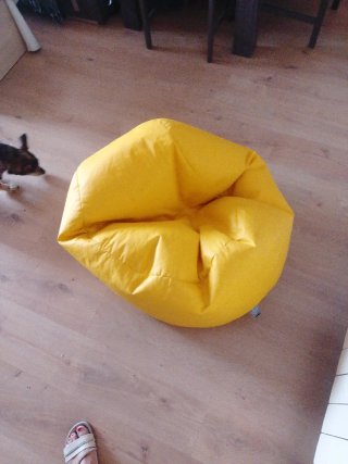 Puff amarillo de tela