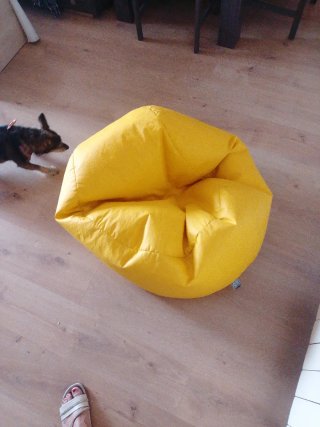 Puff amarillo de tela
