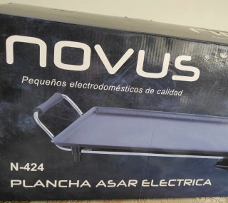 Plancha Eléctrica Nueva Novus N-424 1800W