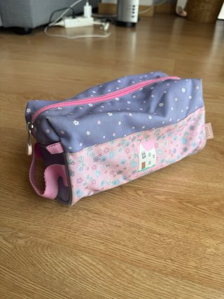 Mochila escolar Enso con ruedas, en buen estado.