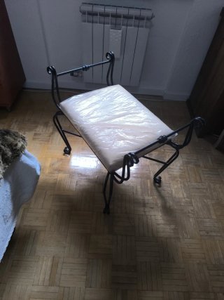 Descalzadora forja y tela beige