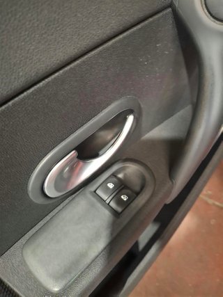 RENAULT CLIO III 1.4 16V 98