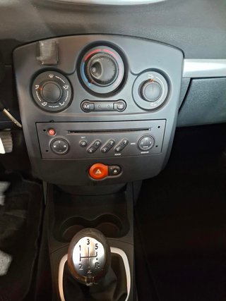 RENAULT CLIO III 1.4 16V 98