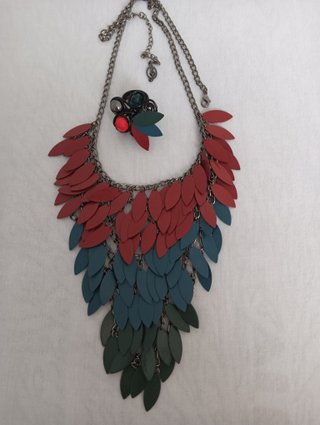 Collar estilo plumas