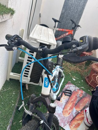 Bicicleta Rockrider Blanca y azul turquesa