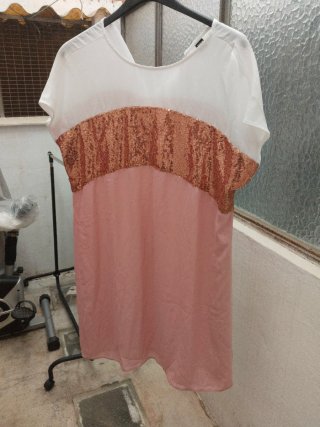 Vestido blanco y rosa con lentejuelas