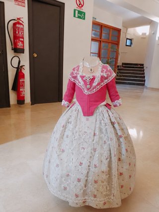 Traje de Fallera Niña con manteletas