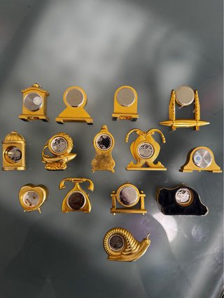 Lote 14 relojes colección miniatura dorados