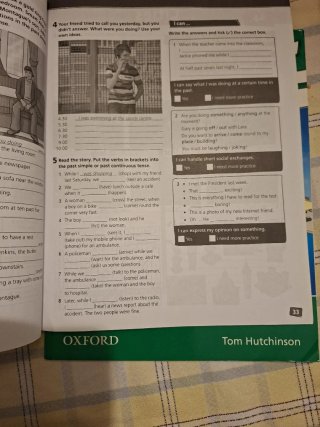 Libro y cuadernillo de inglés.