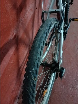 Bicicleta Decathlon Roja y Plata