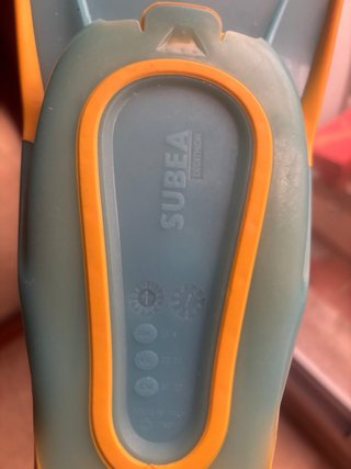 Aletas infantiles Subea naranjas y azules