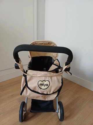 Carrito de juguete para muñecas