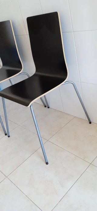Sillas de madera y metal