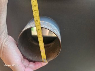 Estufa de leña negra con puerta de cristal