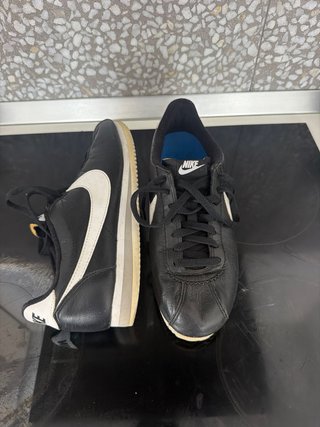 Nike Cortez piel Talla 42 Negras