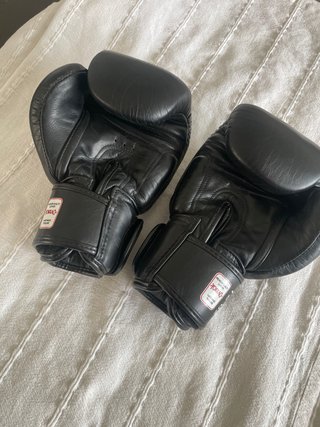 Guantes Muay Thai K-1 Negros 12 oz