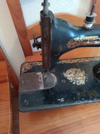 Cabeza de máquina de coser antigua