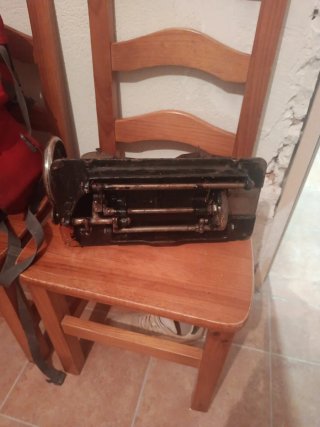 Cabeza de máquina de coser antigua