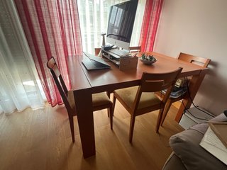 Mesa de salón extensible de madera