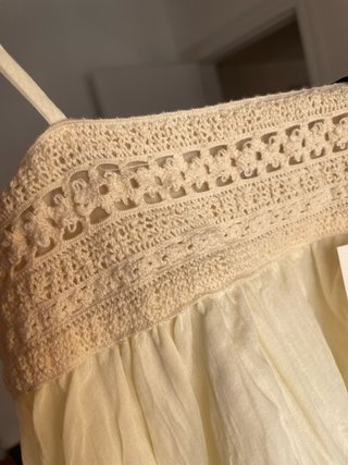 Top tirantes volantes Zara beige M