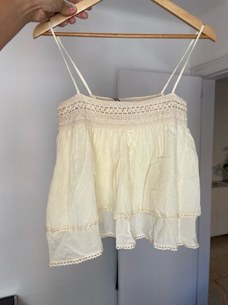 Top tirantes volantes Zara beige M