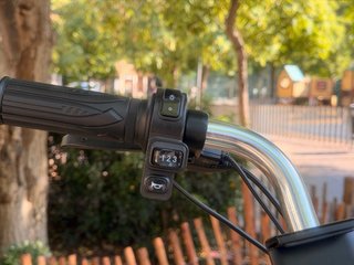 Triciclo Eléctrico con Cesta