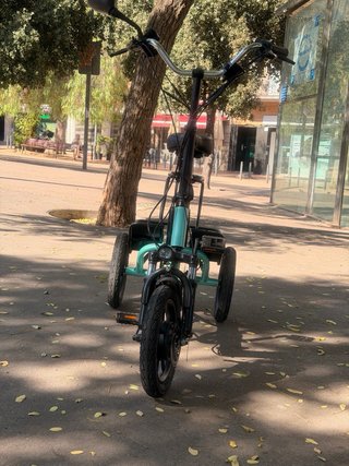 Triciclo Eléctrico con Cesta