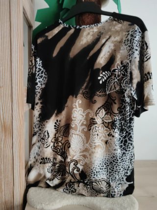 Camisa estampada con apliques